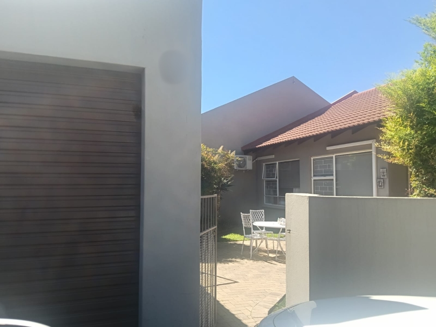 To Let 3 Bedroom Property for Rent in Langenhovenpark Free State